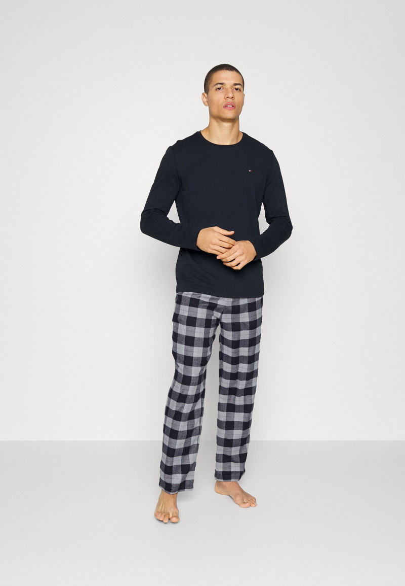 Tommy Hilfiger – Male LS Pant Flannel Tee Set – Holiday